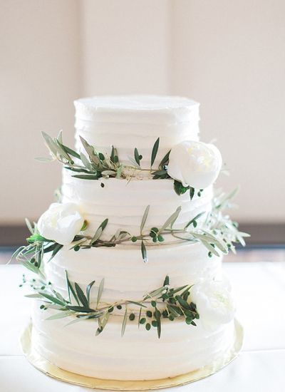 Olive-themed wedding - wedding cake